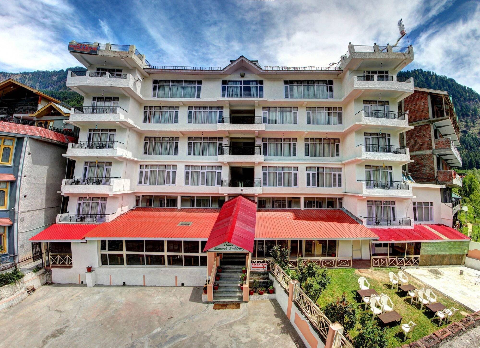 Hotel Monarch Residency Manāli Exteriör bild
